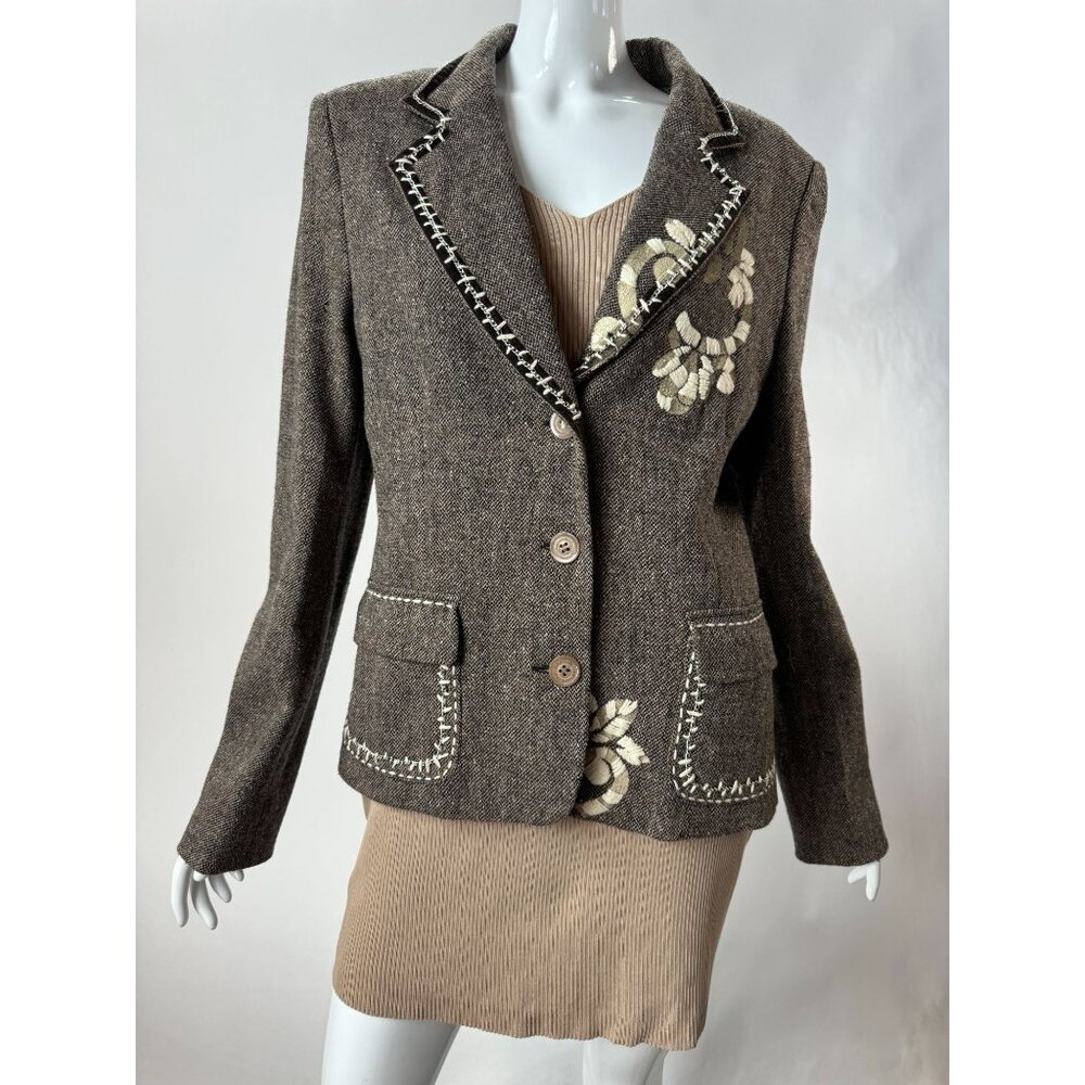 Tokyo L Blazer With Embroidered Floral Design & Contrast Stitching